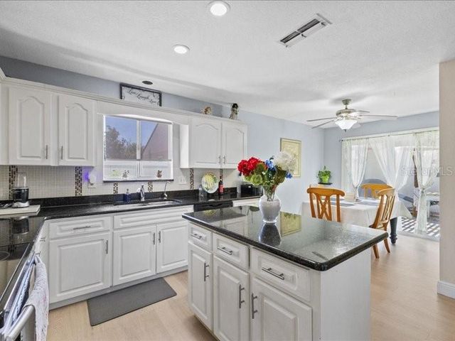 10903 LANDON LANE, Tampa, FL 33635