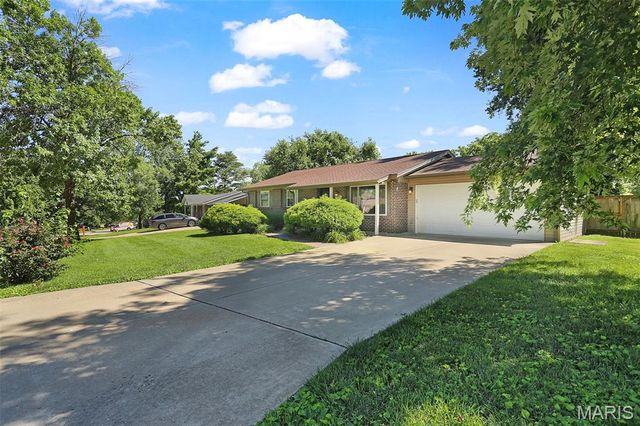 419 Woodbridge Drive, St Charles, MO 63303