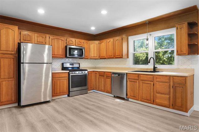 419 Woodbridge Drive, St Charles, MO 63303