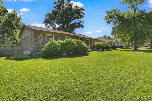 419 Woodbridge Drive, St Charles, MO 63303
