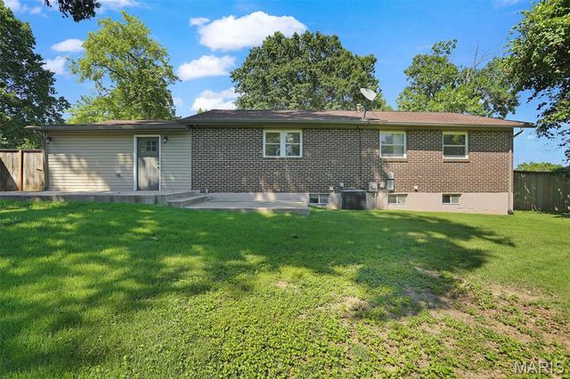 419 Woodbridge Drive, St Charles, MO 63303