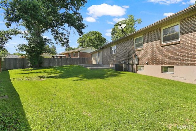 419 Woodbridge Drive, St Charles, MO 63303