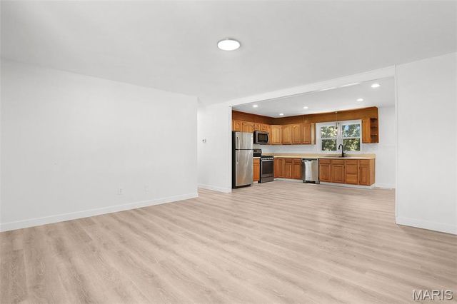 419 Woodbridge Drive, St Charles, MO 63303