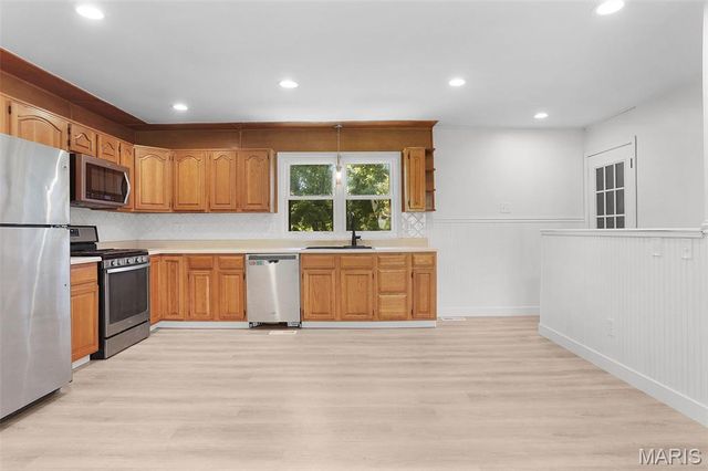 419 Woodbridge Drive, St Charles, MO 63303