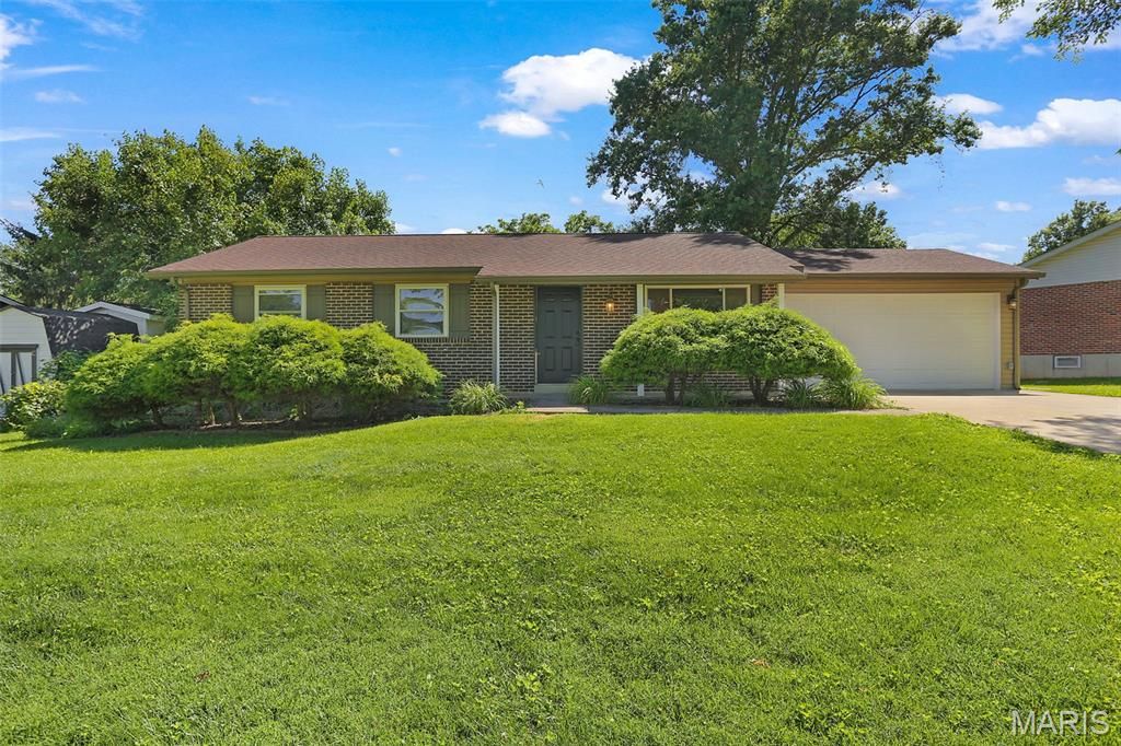 419 Woodbridge Drive, St Charles, MO 63303