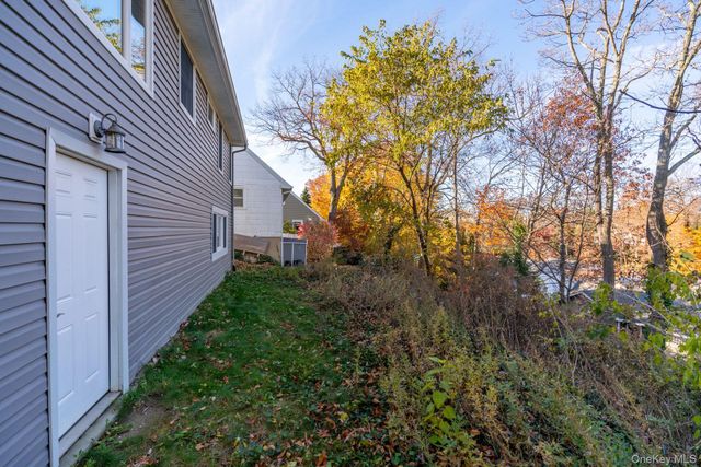 29 Potter Lane, Halesite, NY 11743