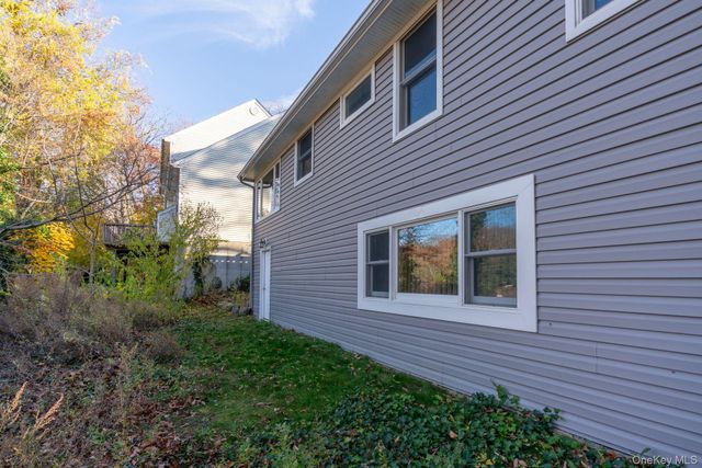 29 Potter Lane, Halesite, NY 11743
