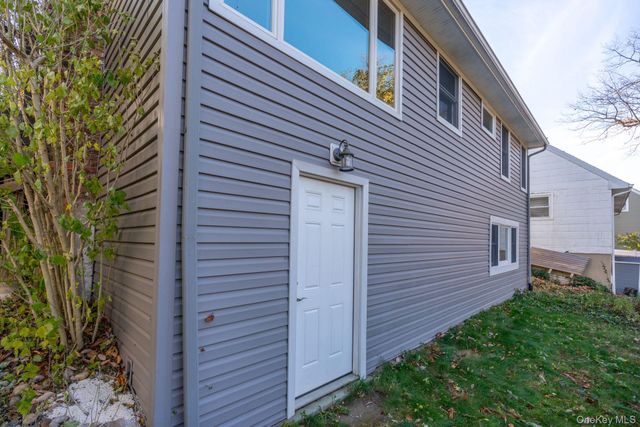 29 Potter Lane, Halesite, NY 11743