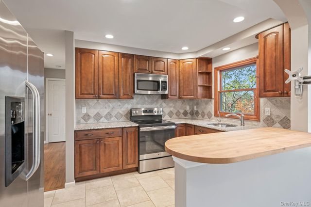 29 Potter Lane, Halesite, NY 11743
