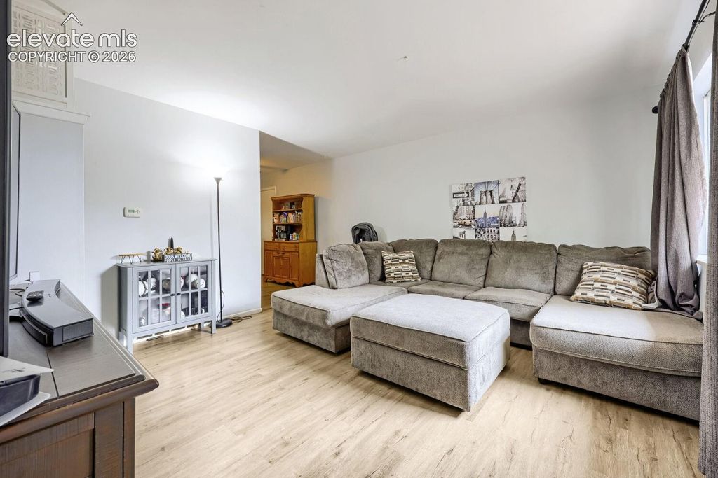 318 Kenwood Circle, Colorado Springs, CO 80910 — photo 2