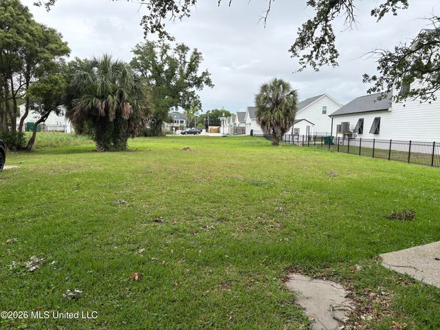 1512 E Beach Boulevard, Biloxi, MS 39530