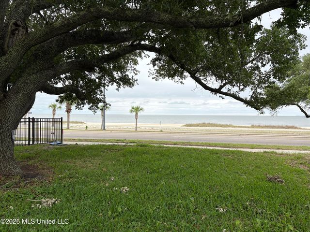 1512 E Beach Boulevard, Biloxi, MS 39530