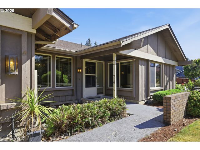 1215 RIO GLEN Dr, Eugene, OR 97401