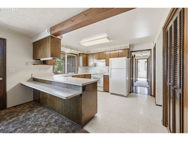 1215 RIO GLEN Dr, Eugene, OR 97401
