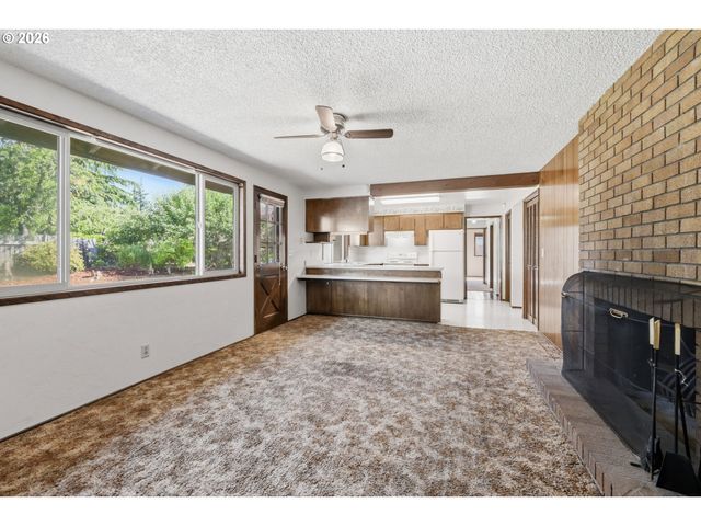 1215 RIO GLEN Dr, Eugene, OR 97401