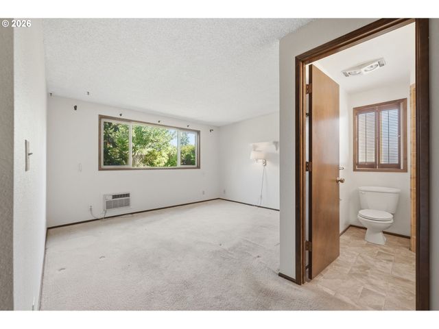 1215 RIO GLEN Dr, Eugene, OR 97401