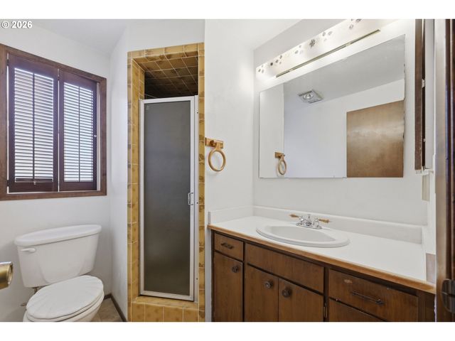 1215 RIO GLEN Dr, Eugene, OR 97401