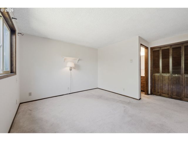 1215 RIO GLEN Dr, Eugene, OR 97401