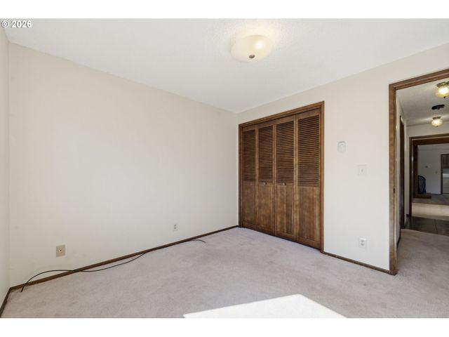 1215 RIO GLEN Dr, Eugene, OR 97401