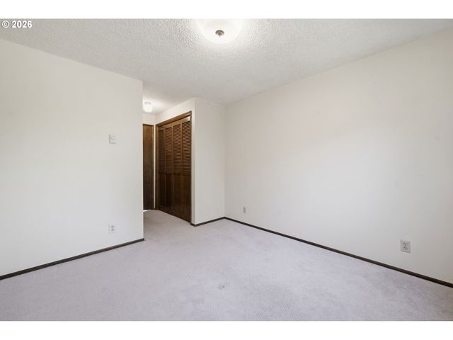 1215 RIO GLEN Dr, Eugene, OR 97401