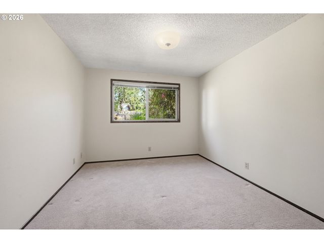 1215 RIO GLEN Dr, Eugene, OR 97401