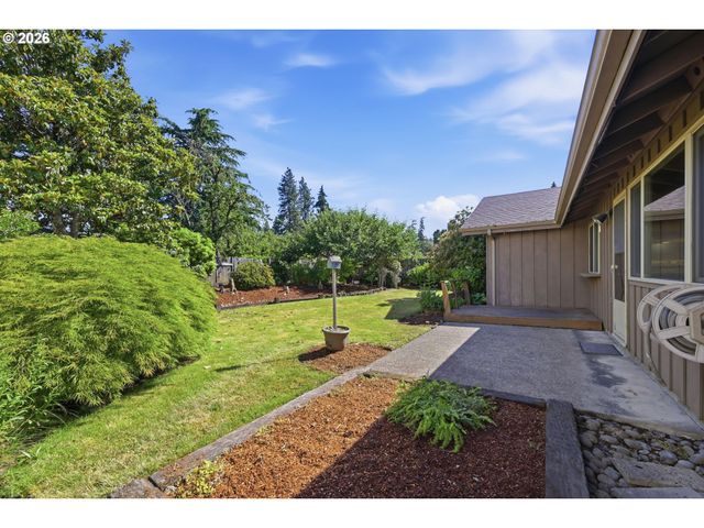 1215 RIO GLEN Dr, Eugene, OR 97401