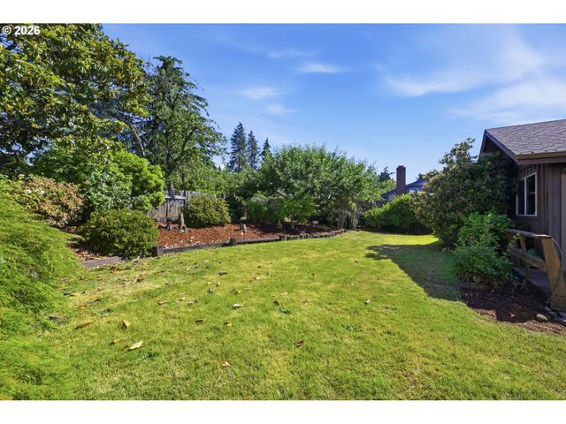 1215 RIO GLEN Dr, Eugene, OR 97401