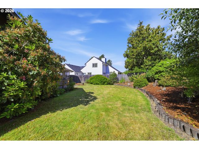 1215 RIO GLEN Dr, Eugene, OR 97401