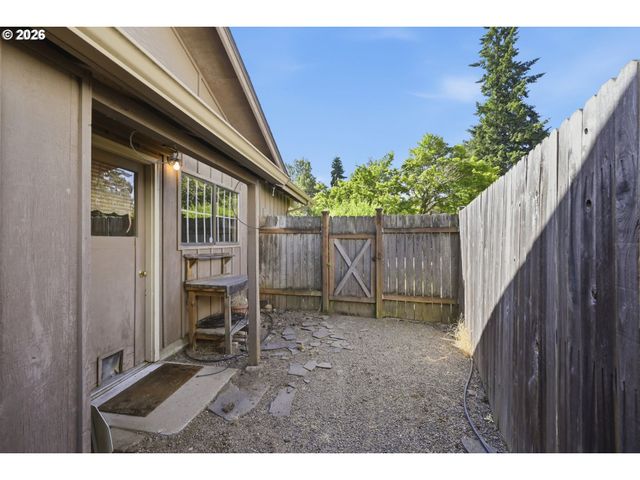 1215 RIO GLEN Dr, Eugene, OR 97401