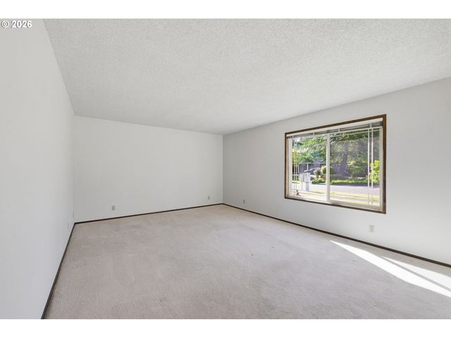 1215 RIO GLEN Dr, Eugene, OR 97401