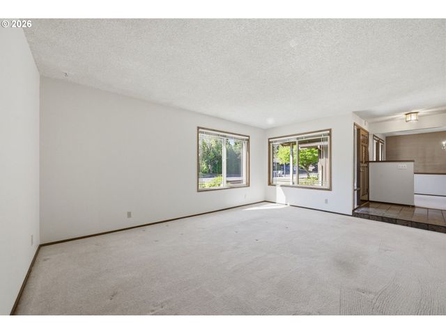 1215 RIO GLEN Dr, Eugene, OR 97401