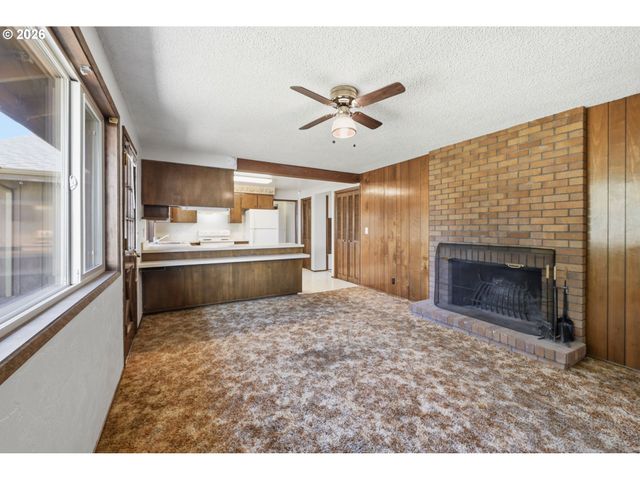 1215 RIO GLEN Dr, Eugene, OR 97401