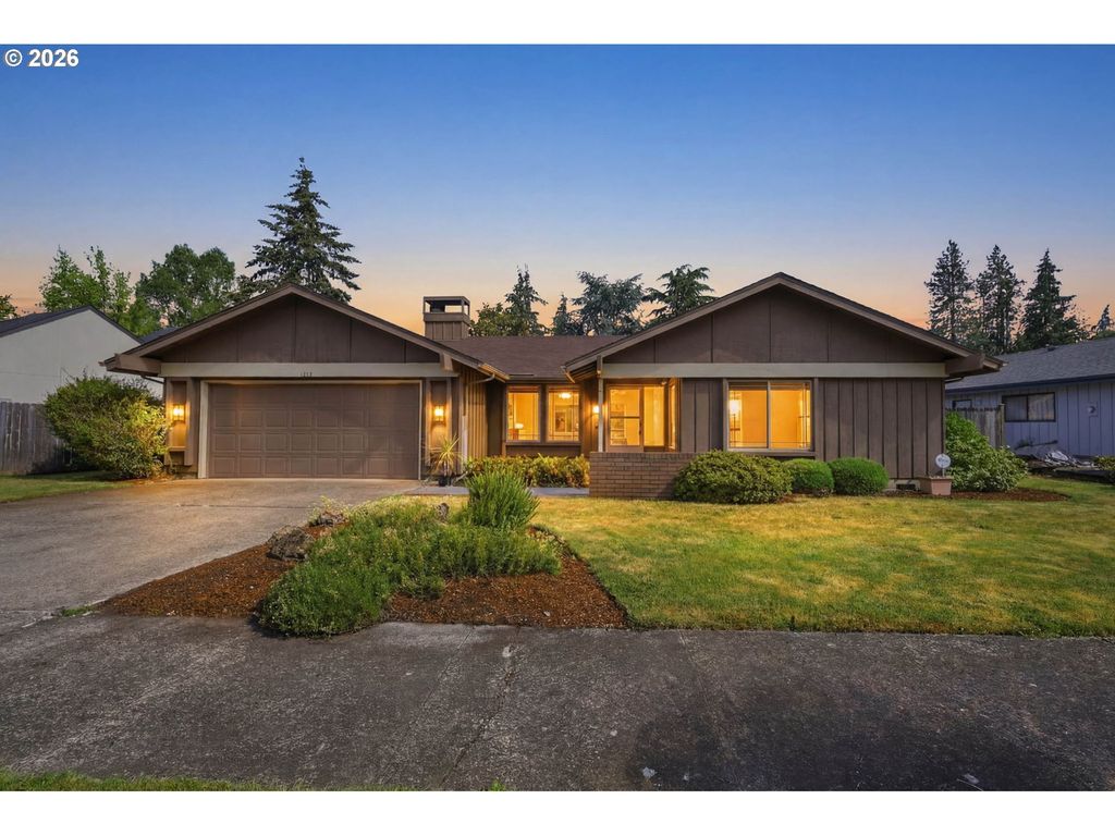 1215 RIO GLEN Dr, Eugene, OR 97401