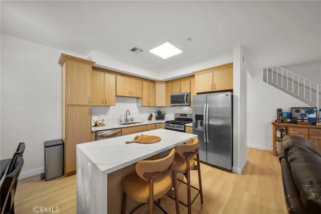 7132 Farralone 205, Canoga Park, CA 91303