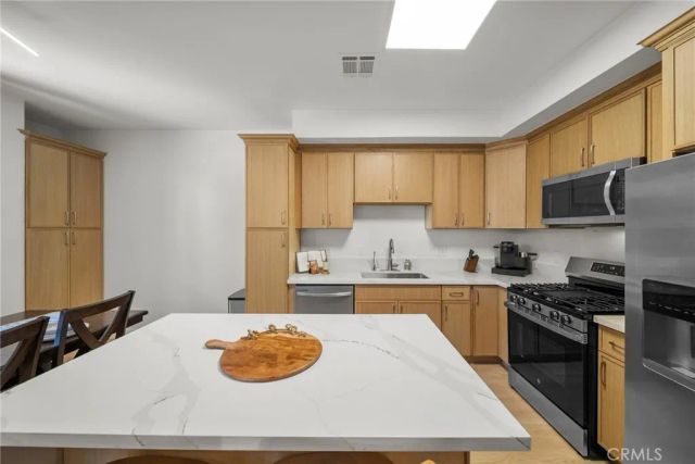 7132 Farralone 205, Canoga Park, CA 91303