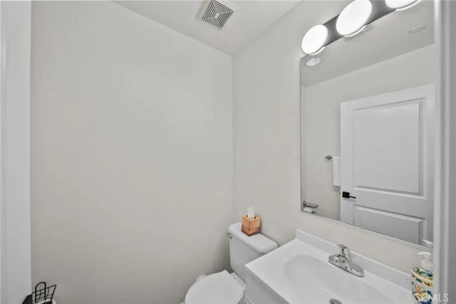 7132 Farralone 205, Canoga Park, CA 91303