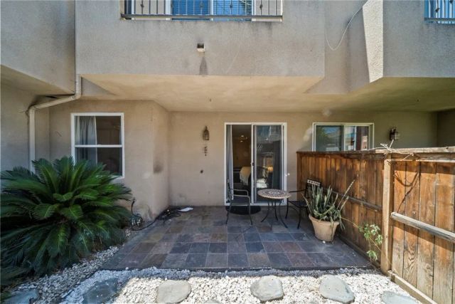 7132 Farralone 205, Canoga Park, CA 91303