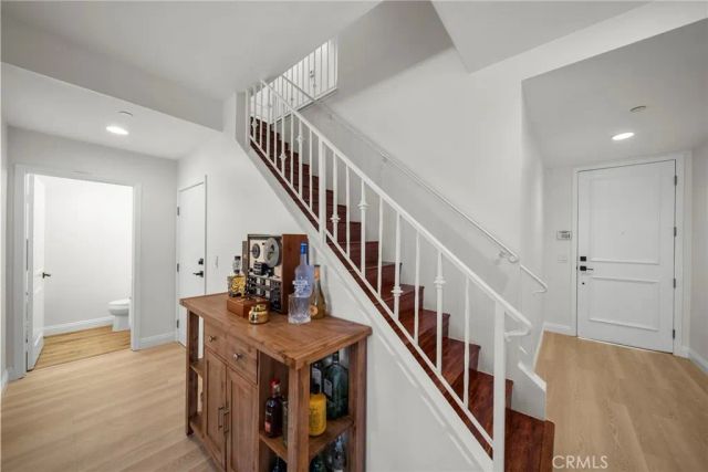 7132 Farralone 205, Canoga Park, CA 91303