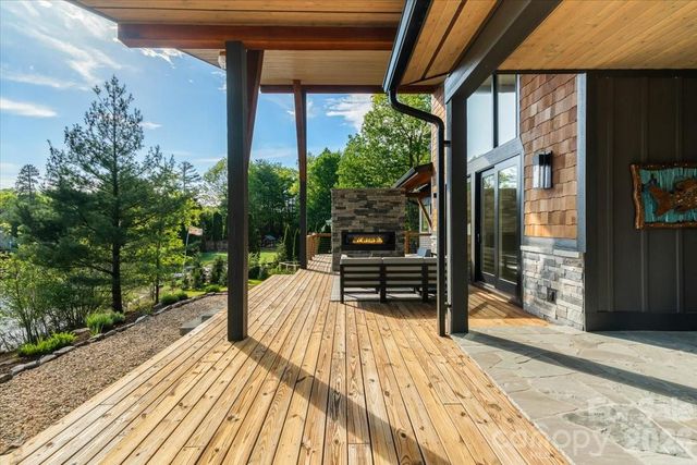 984 Eagle Lake Drive, Brevard, NC 28712