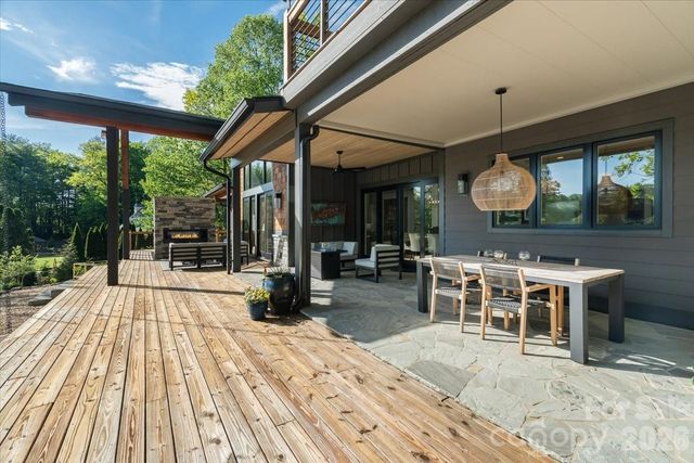 984 Eagle Lake Drive, Brevard, NC 28712