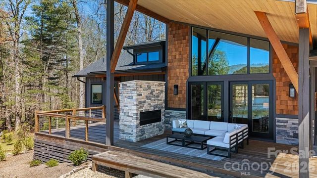 984 Eagle Lake Drive, Brevard, NC 28712