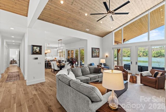 984 Eagle Lake Drive, Brevard, NC 28712