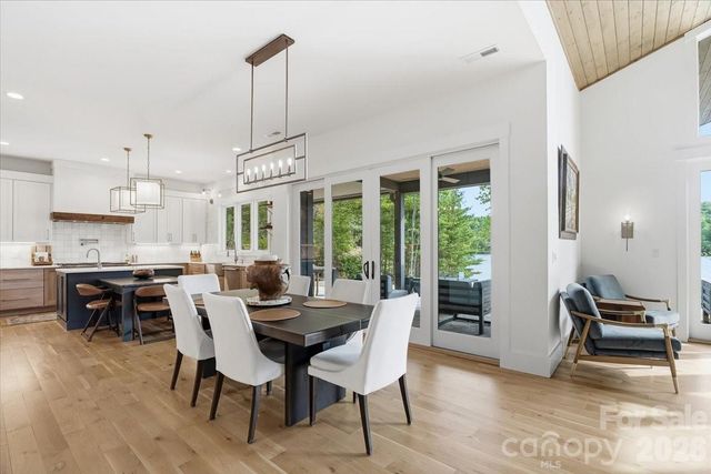 984 Eagle Lake Drive, Brevard, NC 28712