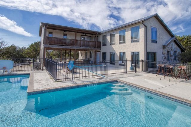 190 Bluebonnet Dr, Concan, TX 78838