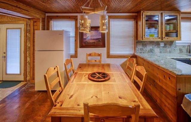 190 Bluebonnet Dr, Concan, TX 78838