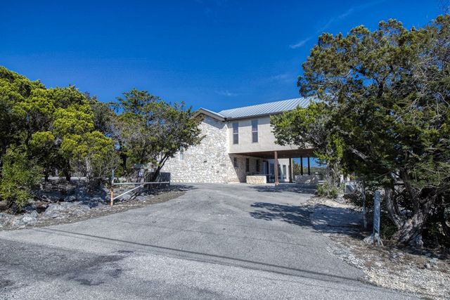 190 Bluebonnet Dr, Concan, TX 78838