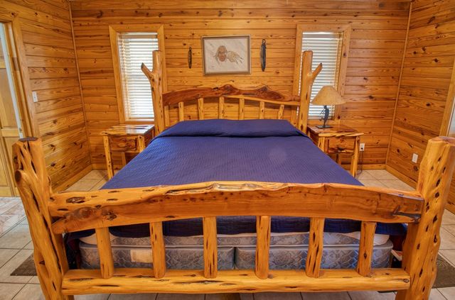 190 Bluebonnet Dr, Concan, TX 78838