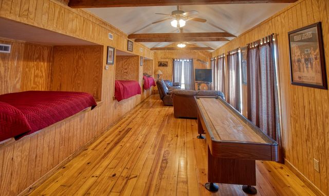 190 Bluebonnet Dr, Concan, TX 78838