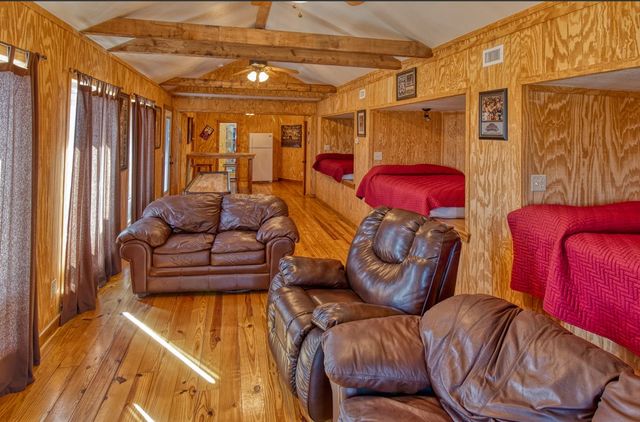 190 Bluebonnet Dr, Concan, TX 78838