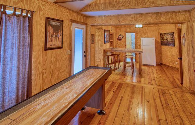 190 Bluebonnet Dr, Concan, TX 78838